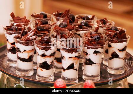 foresta nera trifle in vetro sparatutto, esposizione di cibo Foto Stock