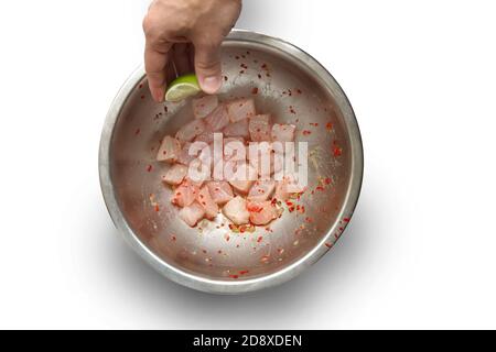 Passo dopo passo Ceviche, piatto classico della cucina peruviana Foto Stock