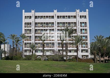 Tel Aviv, Israele - 11 gennaio 2017: Un edificio moderno nel campus dell'Università di Tel Aviv. Foto Stock