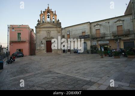 Città di Montescaglioso, provincia di Matera, Italia. Piazza della città e Chiesa Madre Foto Stock
