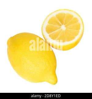Frutta fresca di limone isolata su sfondo bianco. Concetto estivo di agrumi. Vista dall'alto. Disposizione piatta. Foto Stock