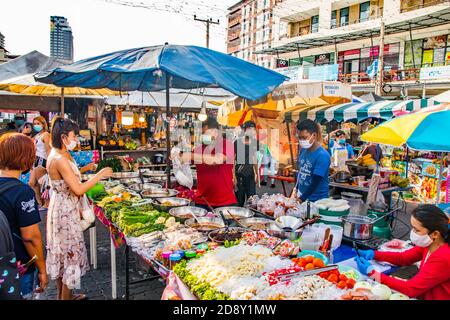 vita di strada a Pattaya soi buakhao Foto Stock