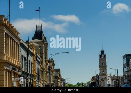 Lydiard Street nella città di Ballarat, Craig's Royal Hotel e la vecchia torre dell'ufficio postale Foto Stock