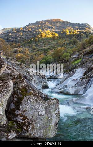 Los Pilones Gorge presso la Riserva Naturale Garganta de los Infiernos. Luogo eccezionale per godersi la natura in Estremadura, Spagna Foto Stock