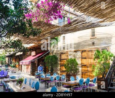 La terrazza esterna del ristorante a Byblos vecchio souk, Jbeil, Libano Foto Stock