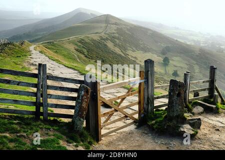 The Great Ridge e Back Tor nella Hope Valley, Peak District, Derbyshire Foto Stock