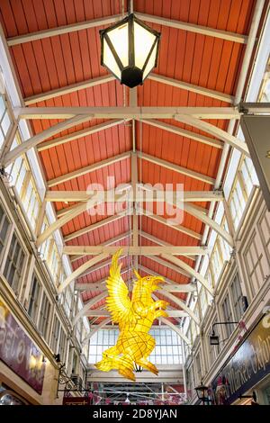 Interni con decorazioni al mercato coperto di Oxford Foto Stock