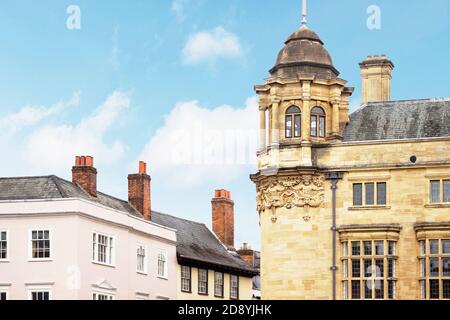 Esterno dell'edificio della Oxford Martin School in cielo blu Foto Stock