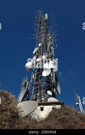 Monte Maddalena (Bs), Lombardia, Italia, torre ripetitore con TV, radio e broadcasting Foto Stock