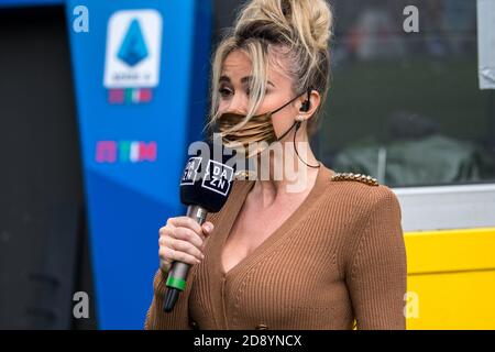 Diletta Leotta (commentatore di campo DAZN) durante Udinese vs Milano, Serie Italiana di calcio A udine, Italia, novembre 01 2020 Foto Stock