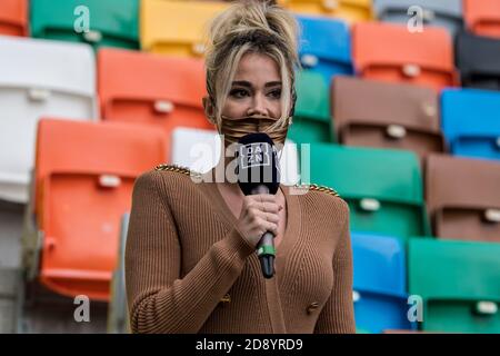 Diletta Leotta (commentatore di campo DAZN) durante Udinese vs Milano, Calcio italiano Serie A Match, udine, Italia, 01 Nov 2020 Credit: LM/Alessio Marini Foto Stock