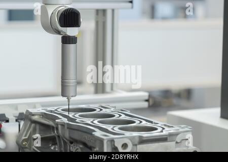 sistema di scansione a 5 assi per scansioni ad alte prestazioni, ispezione senza contatto, analisi di finitura superficiale. Lavorazione dei metalli, controllo di qualità Foto Stock