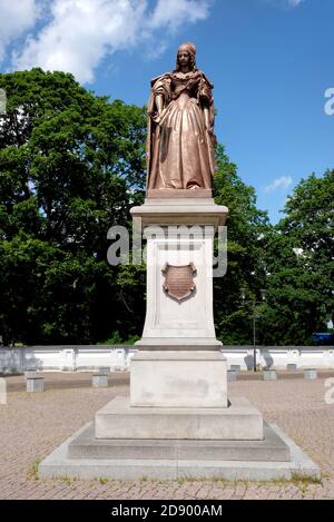 Statua della Contessa Louise Henriette di Nassau, Elettress di Brandeburgo, nipote di Guglielmo i, Principe d'Orange, di fronte allo Schloss Oranienburg Foto Stock