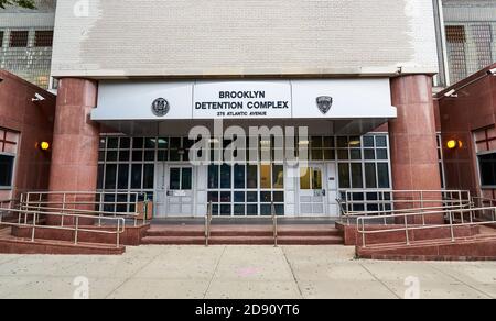 Ingresso al complesso di detenzione di Brooklyn su Atlantic Avenue a Brooklyn. Foto Stock