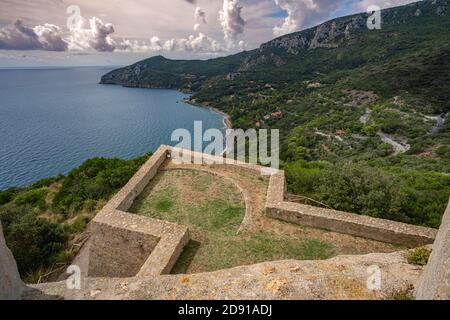 Porto Ercole visto da Forte Stella. Forte Filippo sullo sfondo. Porto Ercole, Grosseto, Italia, Europa Foto Stock