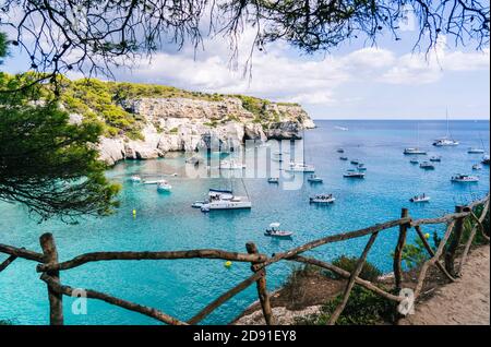 Vista panoramica di Cala Macarelleta, Menorca Spagna. Foto Stock