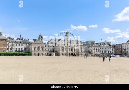 LONDRA, Regno Unito - 19 aprile 2017: Horse Guards Parade è una grande parata al largo di Whitehall nel centro di Londra. È il luogo delle cerimonie annuali di Tr Foto Stock