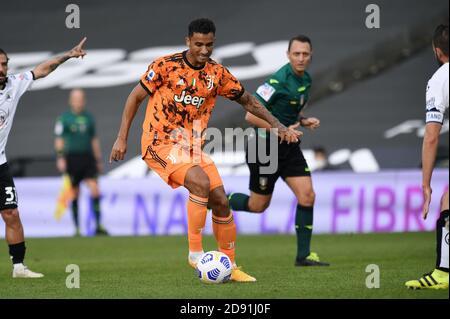 Cesena, Italia. cesena, Italia, Stadio Orogel - Dino Manuzzi, 01 Nov 2020, Danilo della Juventus FC in azione durante Spezia Calcio vs Juventus FC - Serie a di calcio Italiana - Credit: LM/Matteo Papini Credit: Matteo Papini/LPS/ZUMA Wire/Alamy Live News 2020 Foto Stock