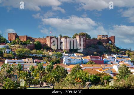 Il Castello di Silves è un castello nella parrocchia civile di Silves nel comune di Silves nell'Algarve portoghese. Foto Stock