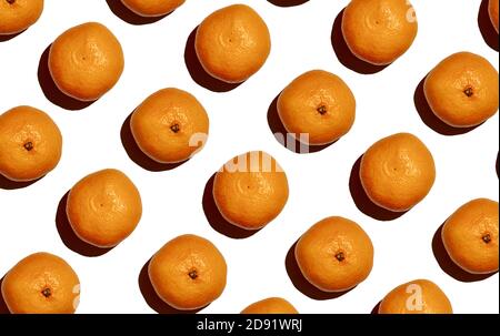 Modello da mandari luminosi. Frutti tropicali d'arancia. Motivo senza giunture, sfondo Foto Stock