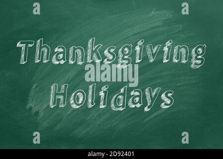 Testo del disegno a mano "Festa del Ringraziamento" sulla lavagna verde Foto Stock