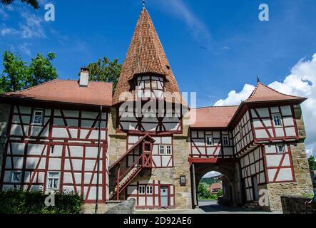 Iphofen si trova nel distretto di Kitzingen, in Baviera, nel Regierungsbezirk di Unterfranken. Si trova a 9 km a sud-est di Kitzingen Foto Stock