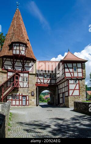 Iphofen si trova nel distretto di Kitzingen, in Baviera, nel Regierungsbezirk di Unterfranken. Si trova a 9 km a sud-est di Kitzingen Foto Stock