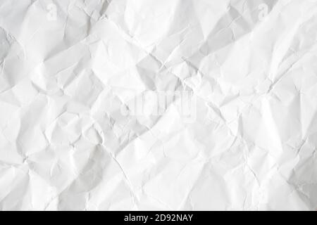 carta bianca sgualcita vuota, sfondo grigio a trama Foto Stock