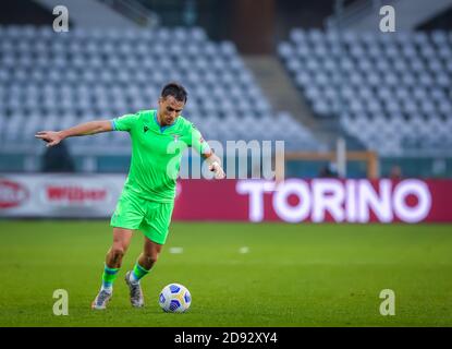 Torino, Italia. 1 novembre 2020. Patric della SS Lazio durante la Serie A 2020/21 tra Torino FC vs SS Lazio allo Stadio Olimpico Grande Torino, Torino, Italia il 01 novembre 2020 - Foto Fabrizio Carabelli/LM Credit: Fabrizio Carabelli/LPS/ZUMA Wire/Alamy Live News Foto Stock