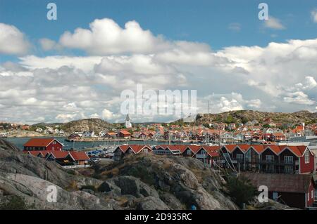 Vista della città di Skärhamn sull'isola occidentale svedese di Tjörn, la storica provincia di Bohuslän, Västra Götalands Län, Svezia, Europa Foto Stock