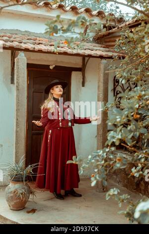 Bellissima ragazza argentina con costume gaucho Foto Stock