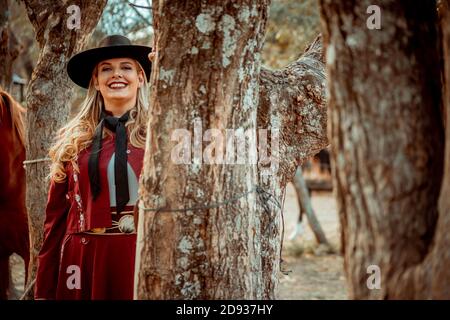 Bellissima ragazza argentina con costume gaucho Foto Stock