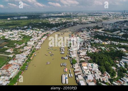 CAN Tho quarta città più grande del Vietnam, la città più grande del delta del fiume Mekong in Asia vista aerea drone foto Foto Stock