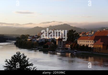 Città di Maribor sul fiume Drava in Slovenia Foto Stock