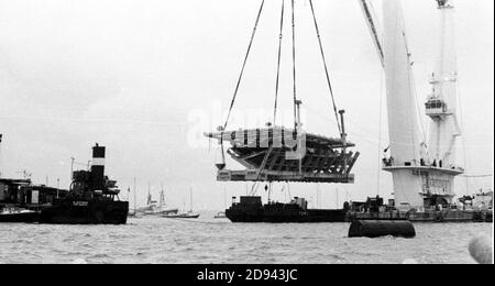 LA ROSA DI MARIA È SOLLEVATA DAL LETTO DI MARE A PORTSMOUTH, PORTSMOUTH 1982 Foto Stock