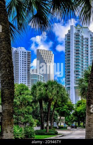 Brickell Key fa parte dello skyline di Miami in continua evoluzione Foto Stock