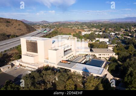 Vista aerea di Thousand Oaks Civic Arts Plaza e dell'edificio del municipio, California Foto Stock