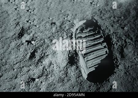 La prima impronta sulla Luna', missione Apollo 11, luglio 1969. Stivale-stampa dell'astronauta statunitense Neil Armstrong, primo uomo a mettere piede sulla Luna, Foto Stock