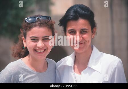 Due ragazze, Baku, Azerbaigian Foto Stock