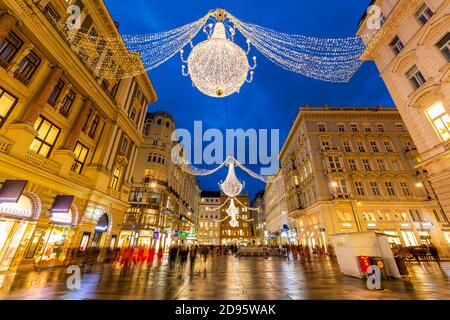 Vista delle luci di Natale sul Graben al crepuscolo, Vienna, Austria, Europa Foto Stock