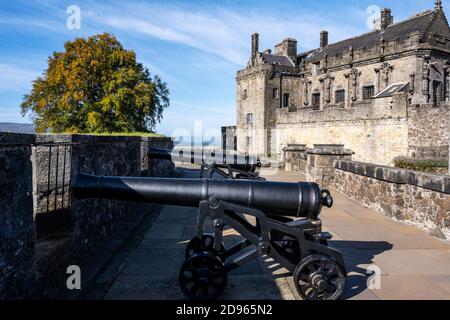 I cannoni del Grand batteria sulle pareti delle difese esterne - Castello di Stirling, Scozia, Regno Unito Foto Stock