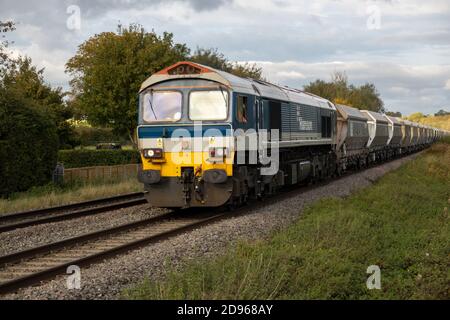 Hanson Freight Train passando per Crofton, Wiltshire Foto Stock