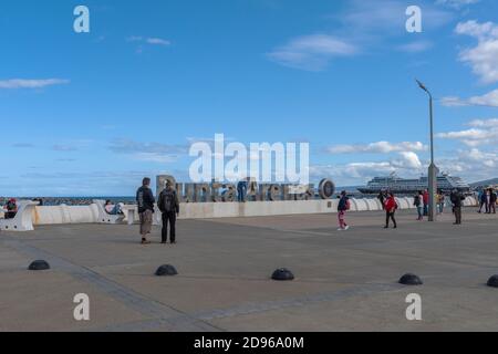 Lungomare di Punta Arenas che corre lungo lo stretto di Magellan a Patagonia, Cile Foto Stock