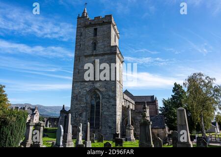 Chiesa della Sacra Rude vista dal Cimitero della Città Vecchia nella città vecchia di Stirling, Scozia, Regno Unito Foto Stock
