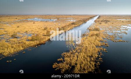 Veduta aerea della palude di Briere, nel Parco Naturale Regionale di Briere, in inverno Foto Stock