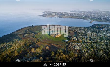 Arzon (Bretagna, Francia nord-occidentale): Il Petit Mont cairn Foto Stock