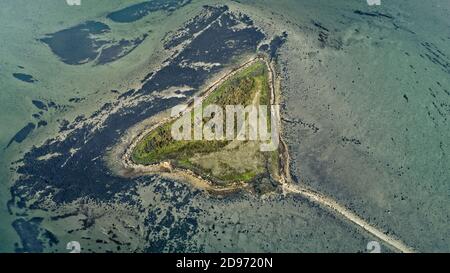 Saint-Armel (Bretagna, Francia nord-occidentale): Vista aerea dell'isola di Enezy Foto Stock