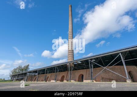 Vecchia fabbrica di mattoni abbandonata a Wijk Bij Duurstede, Paesi Bassi Foto Stock
