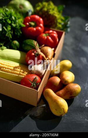 Frutta e verdura biologiche fresche. Foto Stock