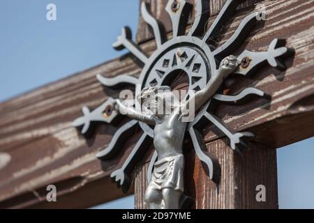 SIAULIAI, LITUANIA - 12 LUGLIO 2015: Collina delle croci è un monumento unico di storia e di arte popolare religiosa e il più importante cattolico lituano Foto Stock